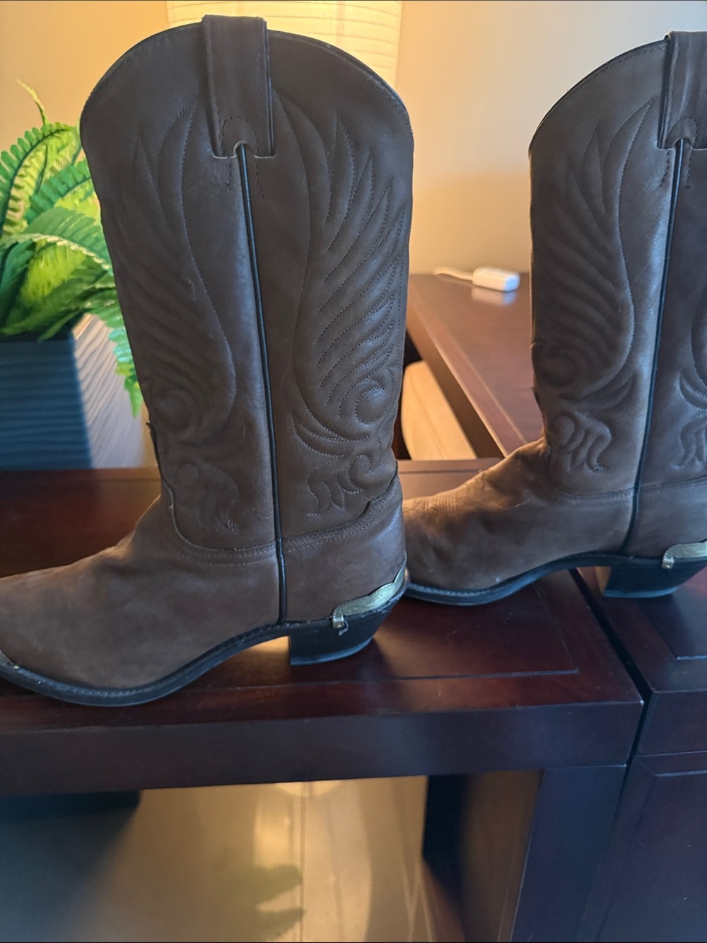 Classic Women’s Brown Leather Western Cowboy Boots - Picture 4 of 6